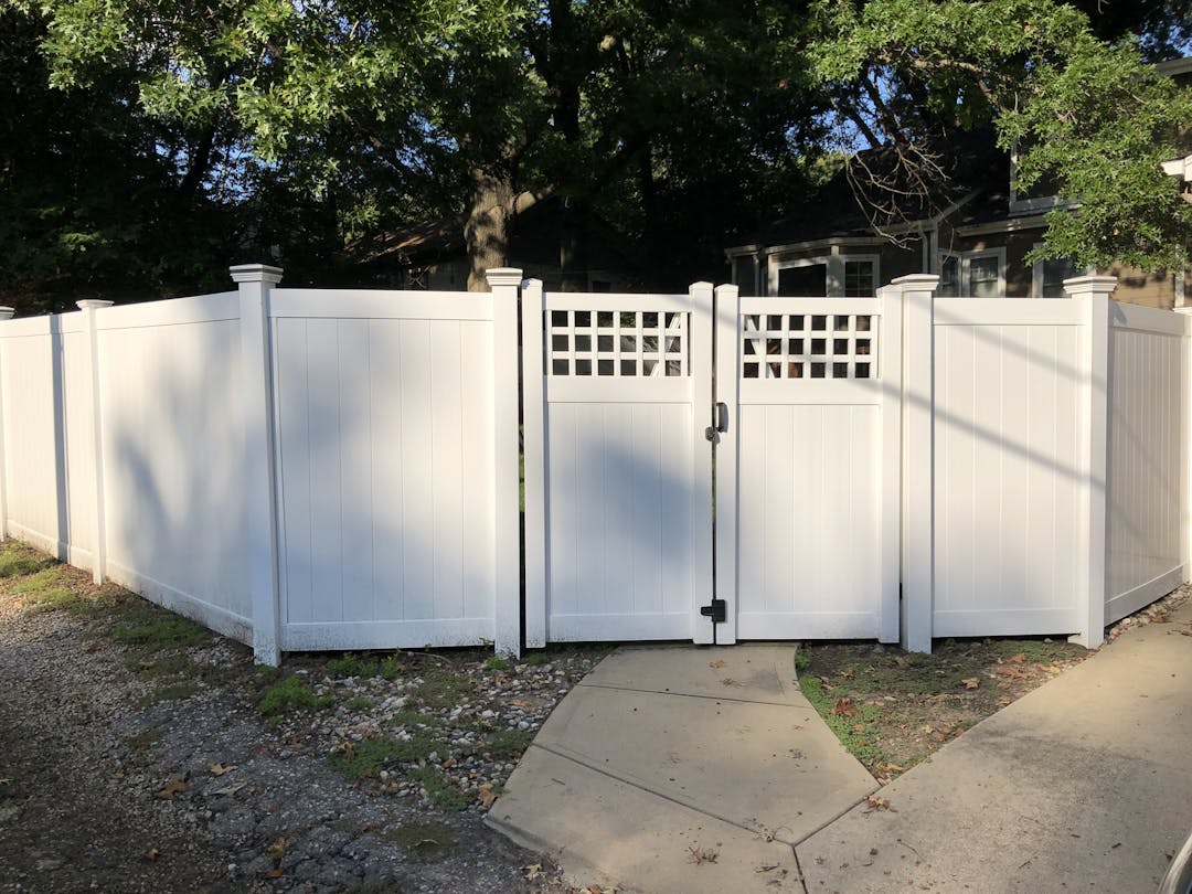 Vinyl fence gate with a fancy top