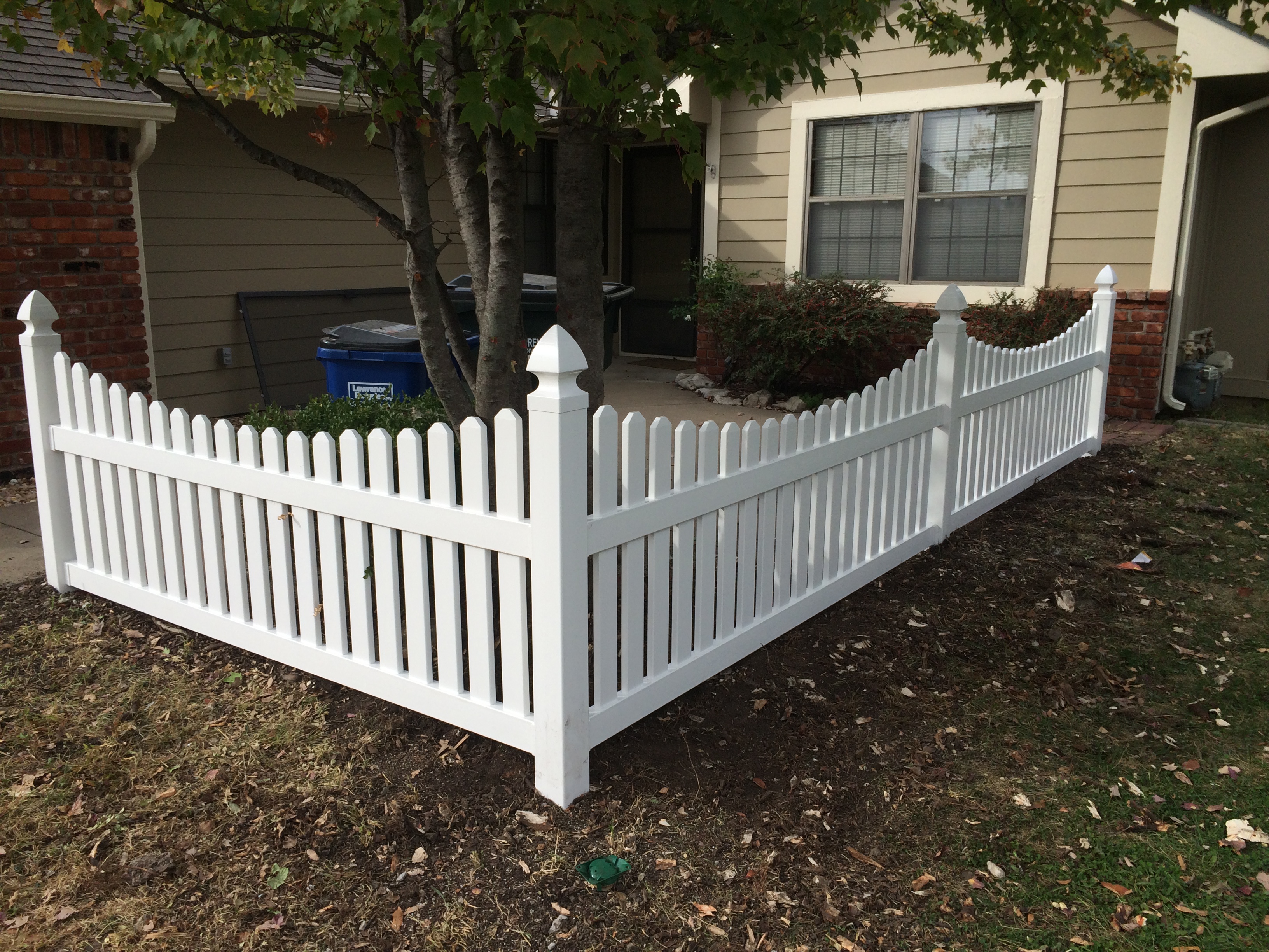 4 foot semi privacy white vinyl fence over grass