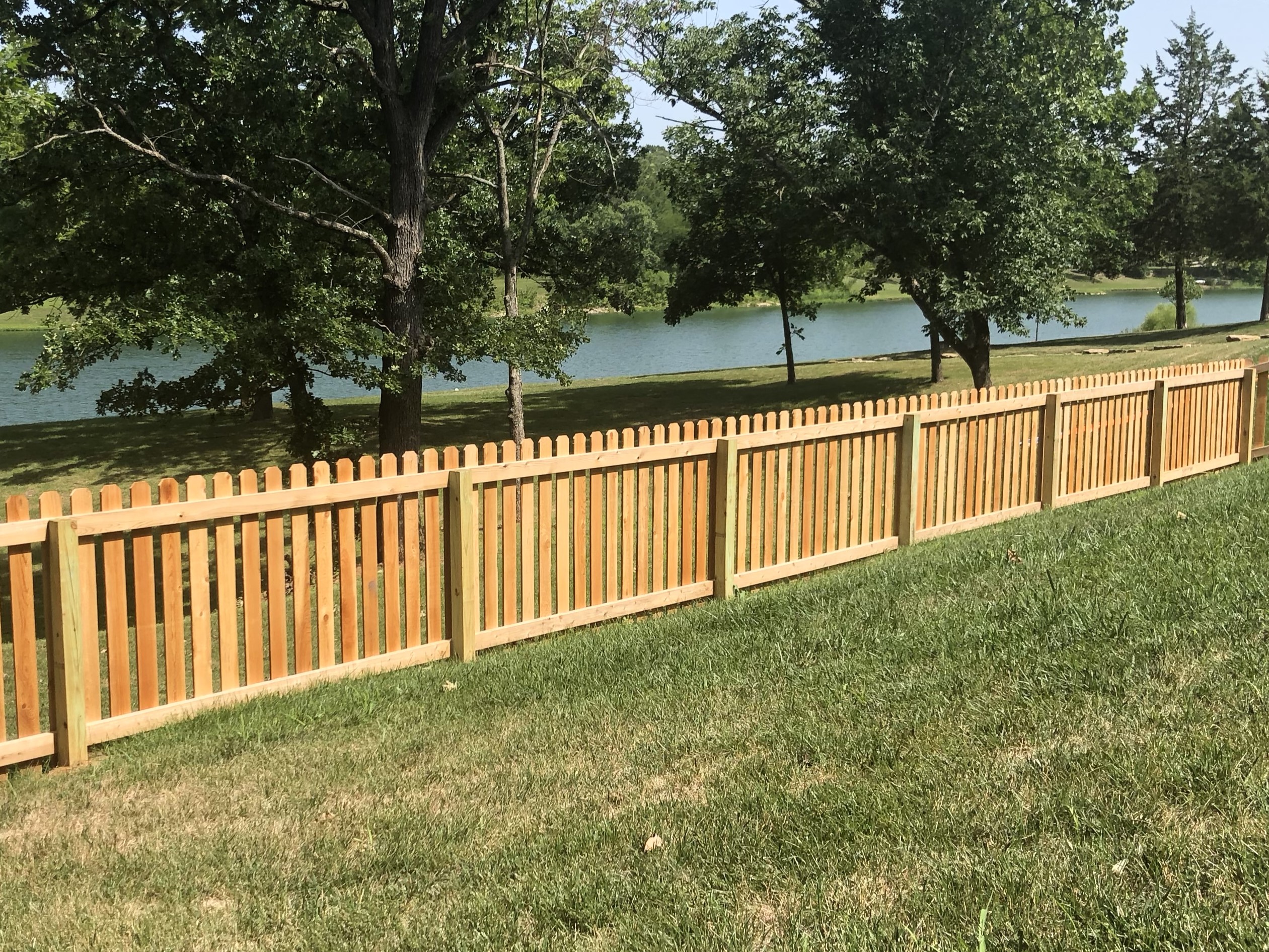 wood-fence-4foot-semi-privacy