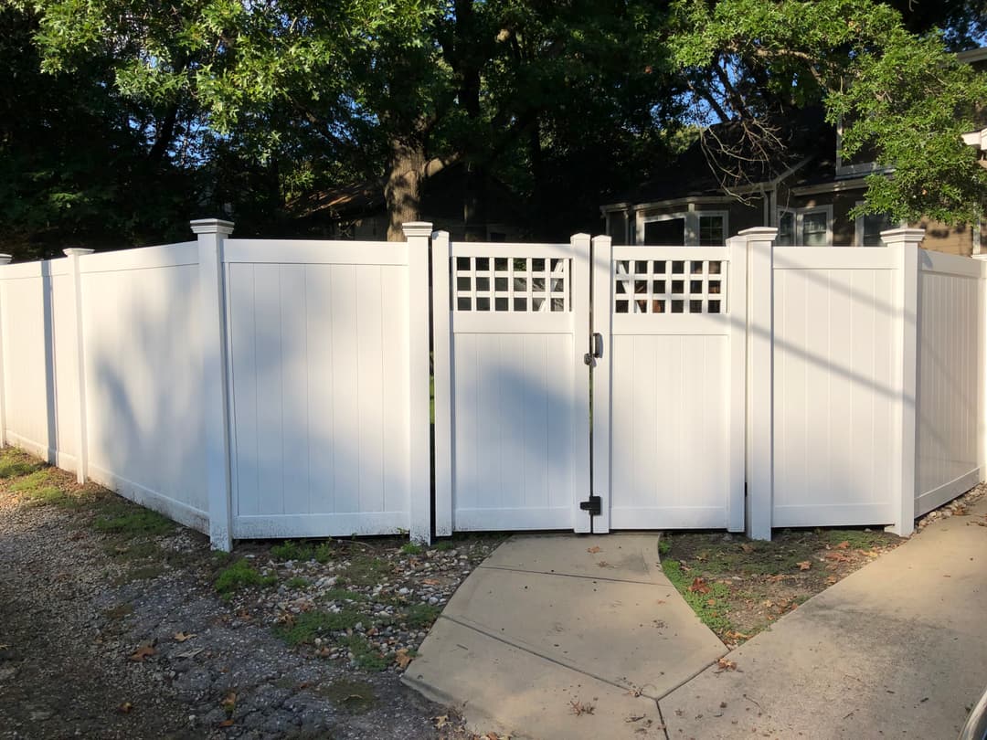 Vinyl fence gate with a fancy top